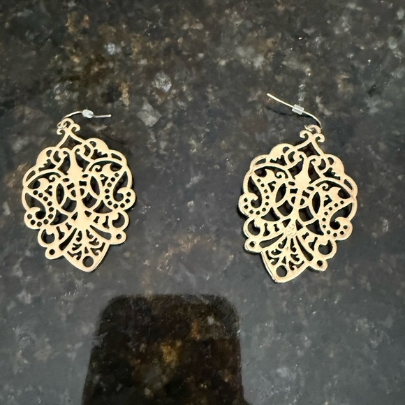 Premier Designs Earrings 2 1/4 inches long Matte Gold Jewelry Darcy - Picture 3 of 3